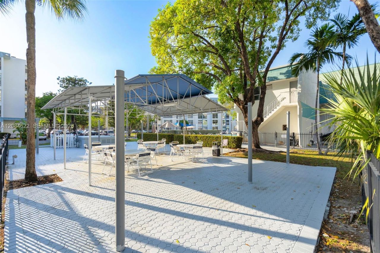 17620 Atlantic Blvd, Unit 315, Sunny Isles Beach, FL 33160 Photo