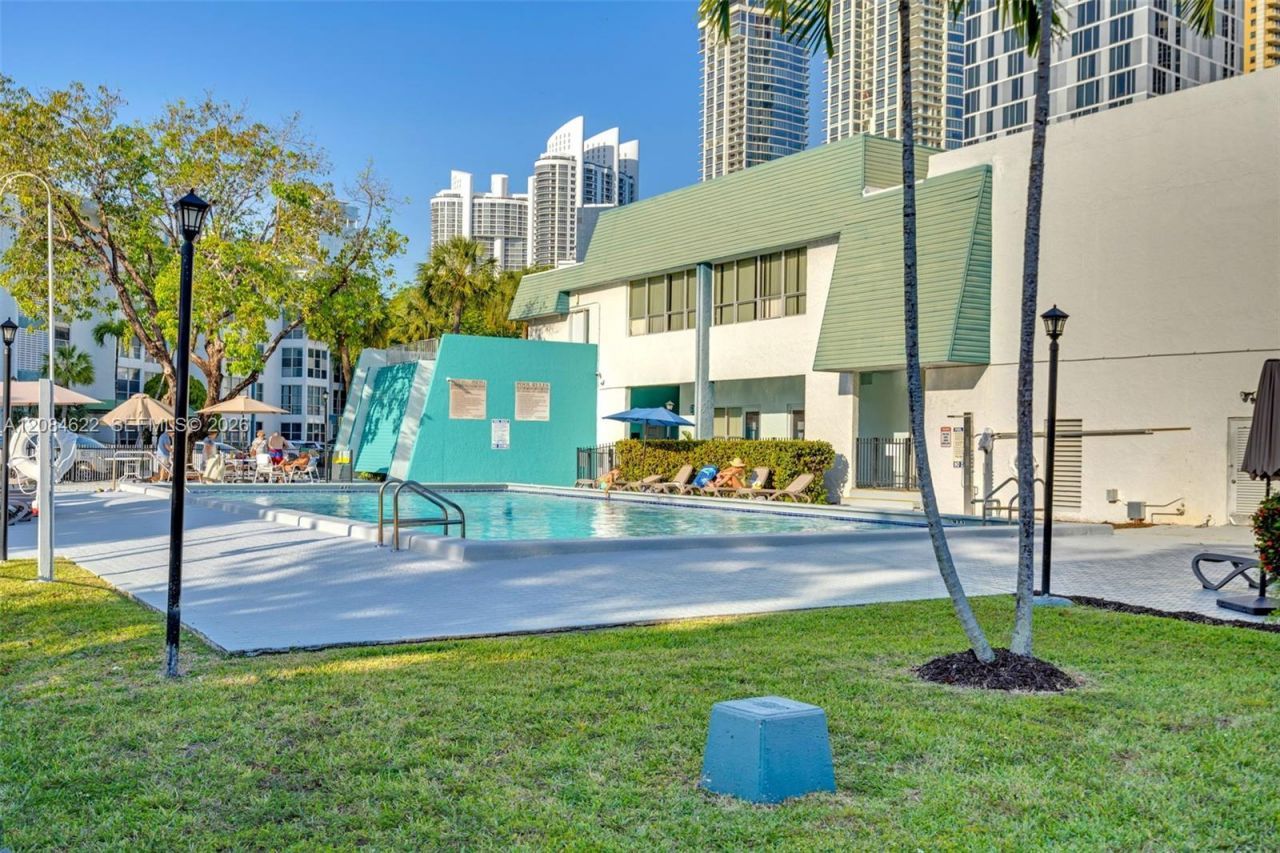 17620 Atlantic Blvd, Unit 315, Sunny Isles Beach, FL 33160 Photo