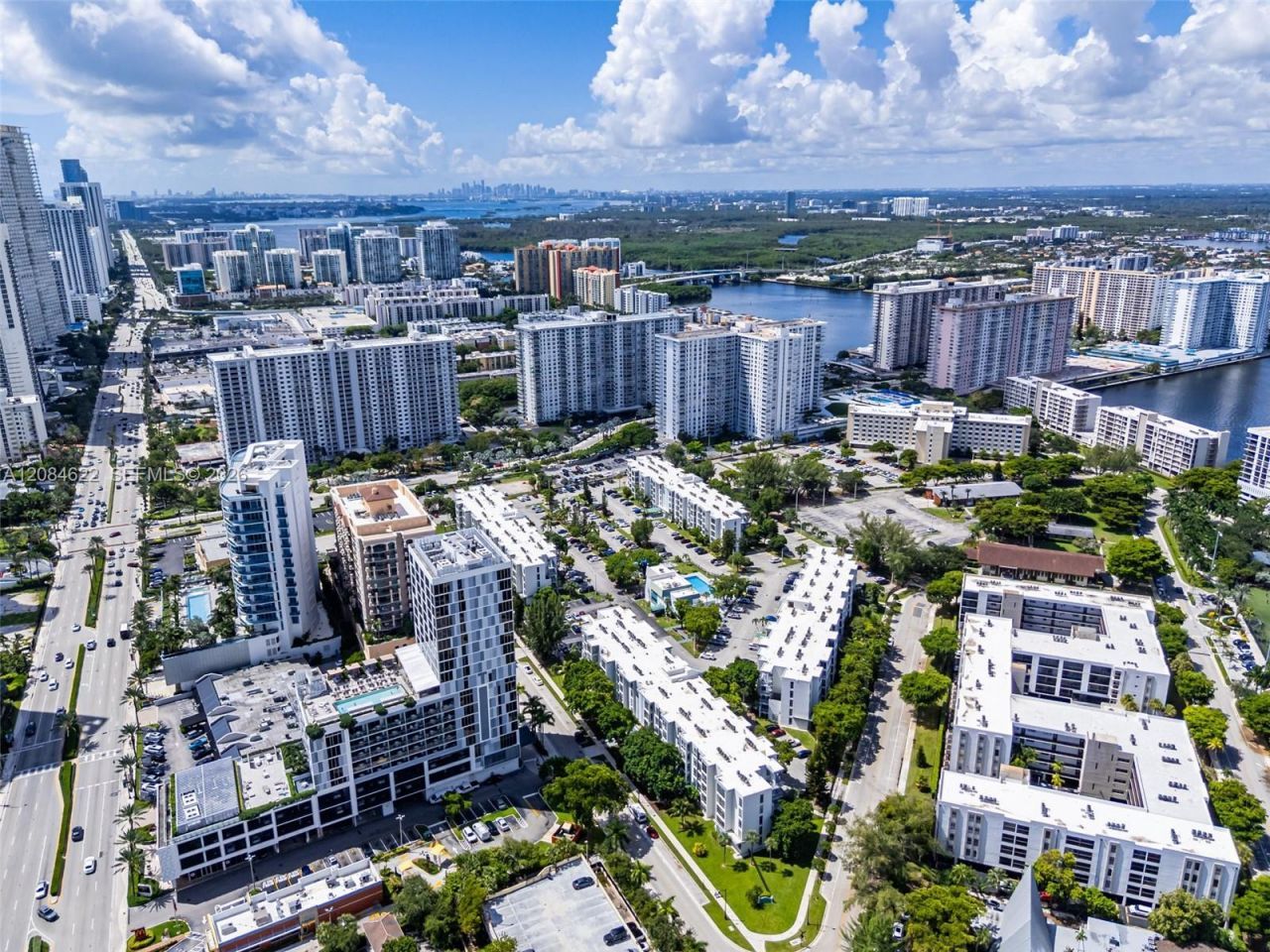 17620 Atlantic Blvd, Unit 315, Sunny Isles Beach, FL 33160 Photo