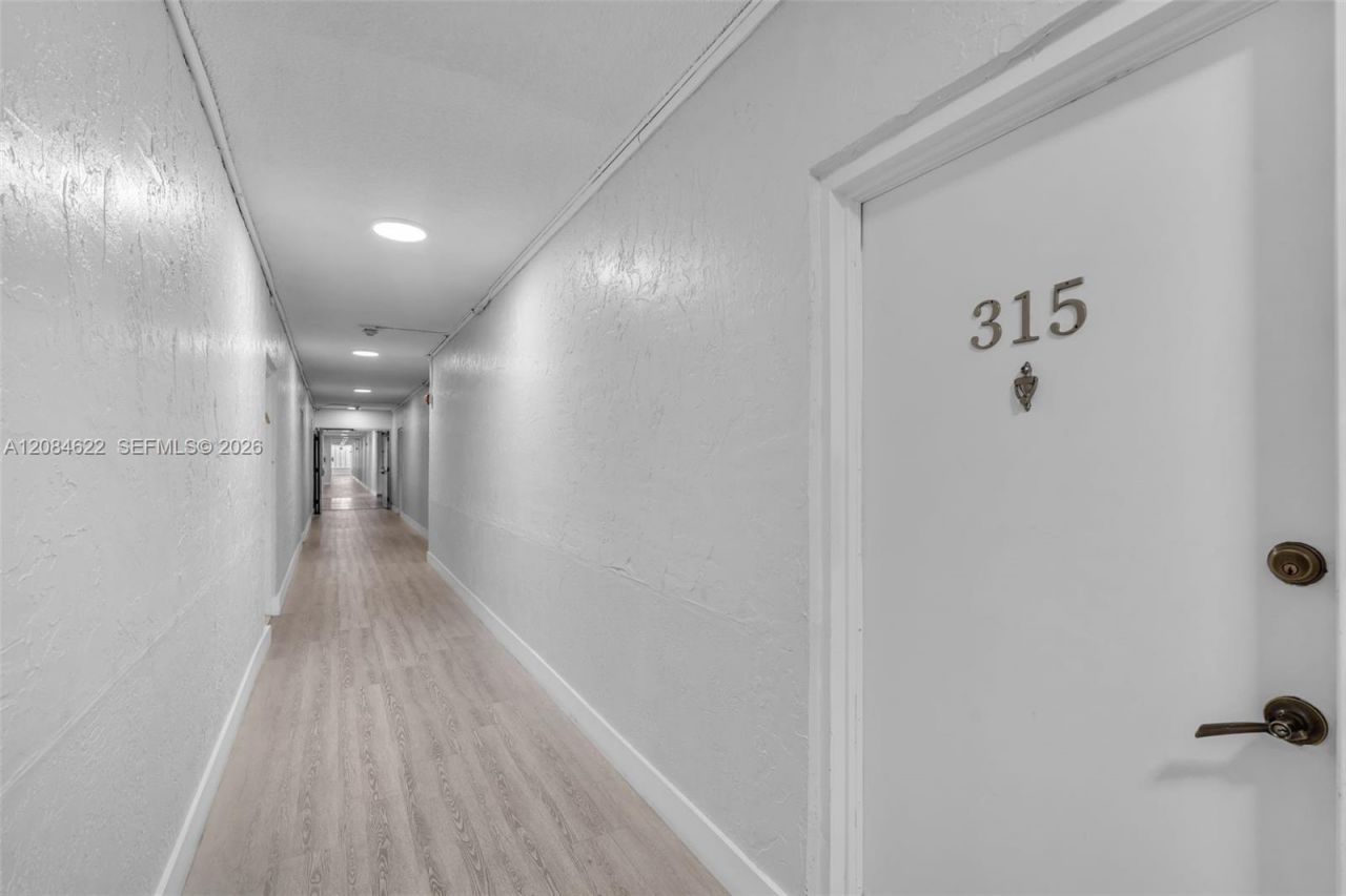 17620 Atlantic Blvd, Unit 315, Sunny Isles Beach, FL 33160 Photo