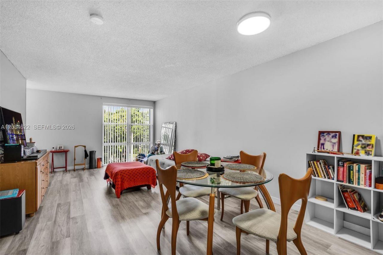 17620 Atlantic Blvd, Unit 315, Sunny Isles Beach, FL 33160 Photo
