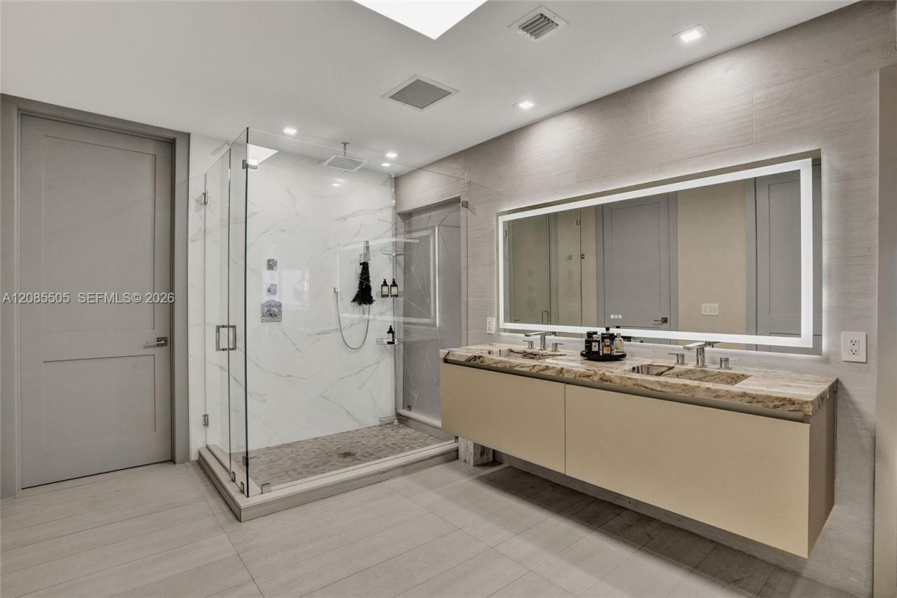 1100 Biscayne Blvd , Unit 6303, Miami, FL 33132 Photo