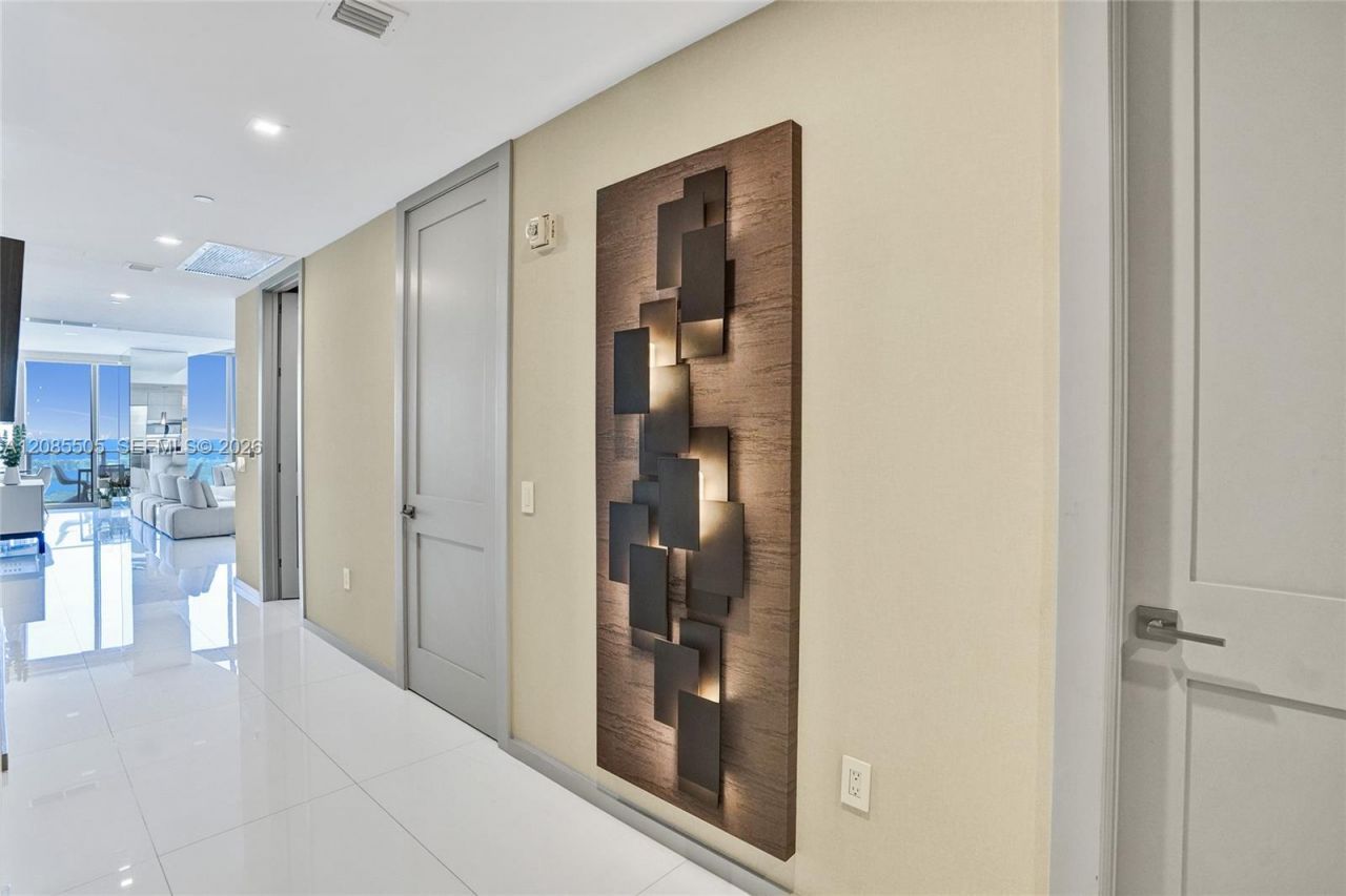 1100 Biscayne Blvd , Unit 6303, Miami, FL 33132 Photo