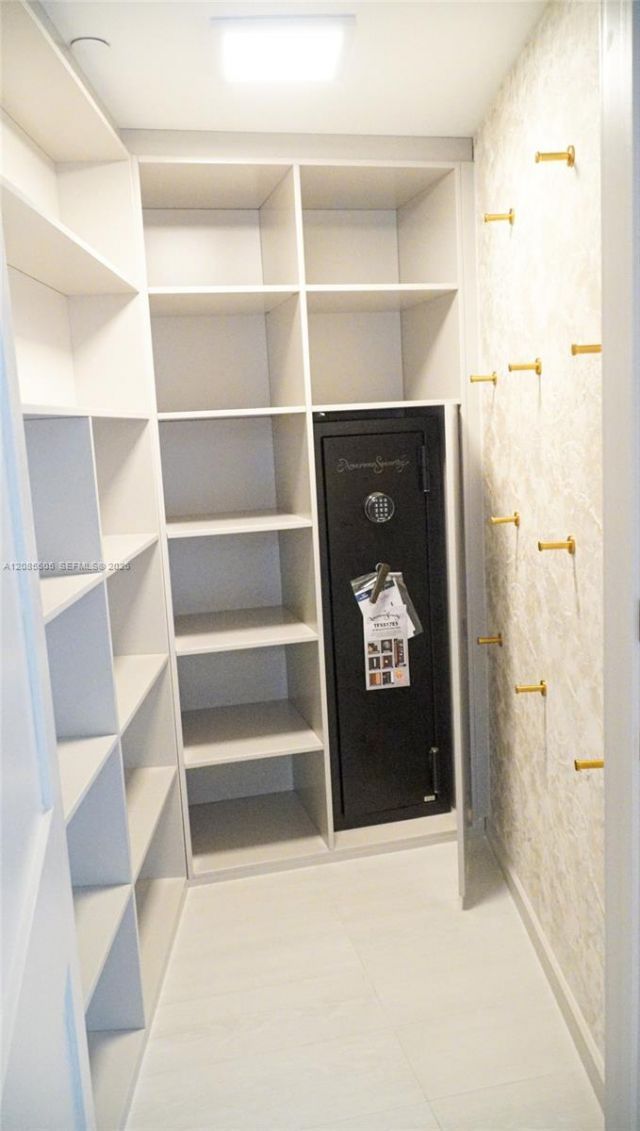 1100 Biscayne Blvd , Unit 6303, Miami, FL 33132 Photo