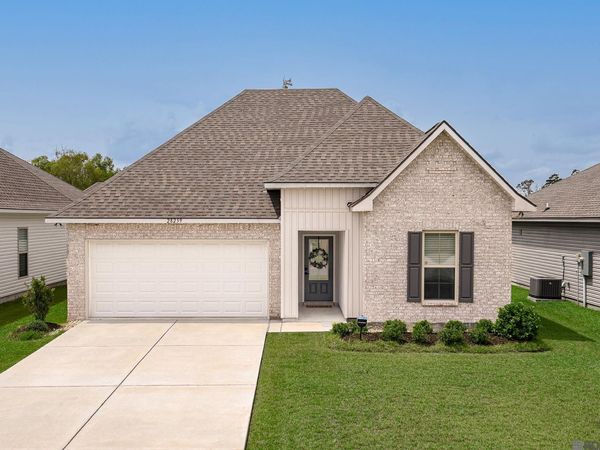 28259 Moreau Dr, Denham Springs, LA 70726