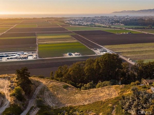 4 Castle Bluff Road, Arroyo Grande, CA 93420