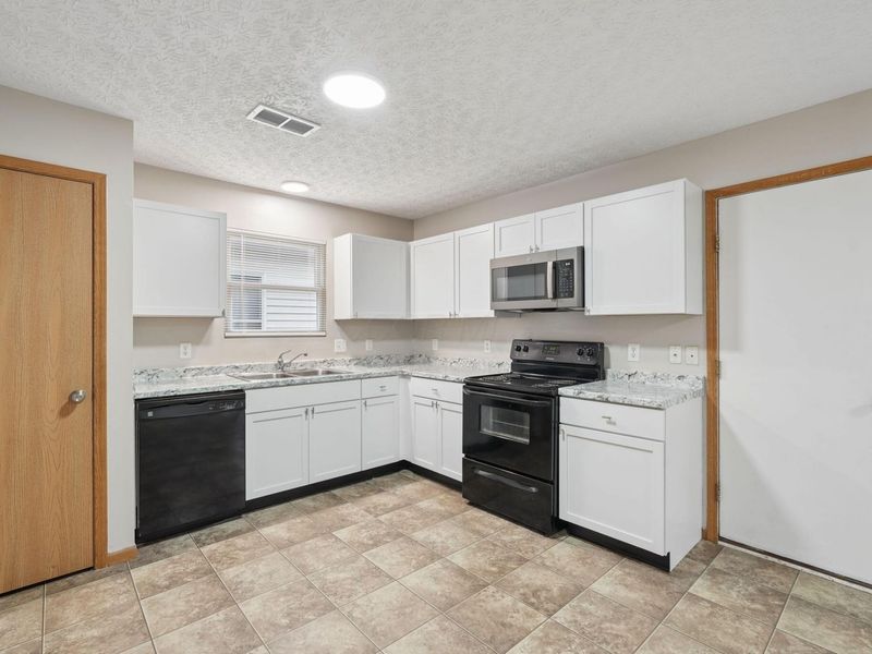 584 Star Spangled Place, Unit 105, Galloway, OH 43119 Photo 14