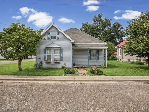 106 First Street, Pleasant Hill, IL 62366