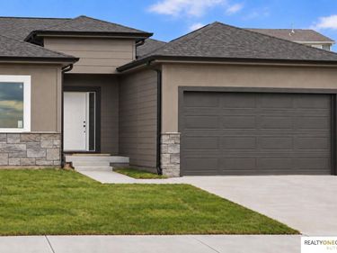 5119 N 213th Street, Elkhorn, NE 68022