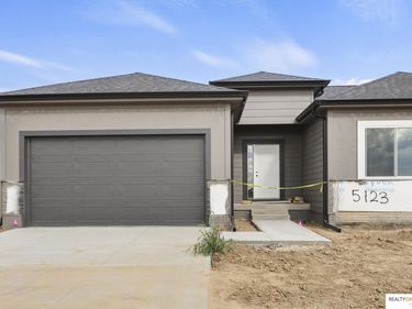5119 N 213th Street, Elkhorn, NE 68022