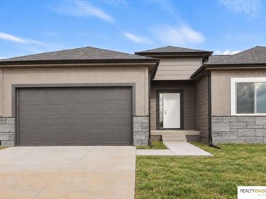 5123 N 213th Street, Elkhorn, NE 68022