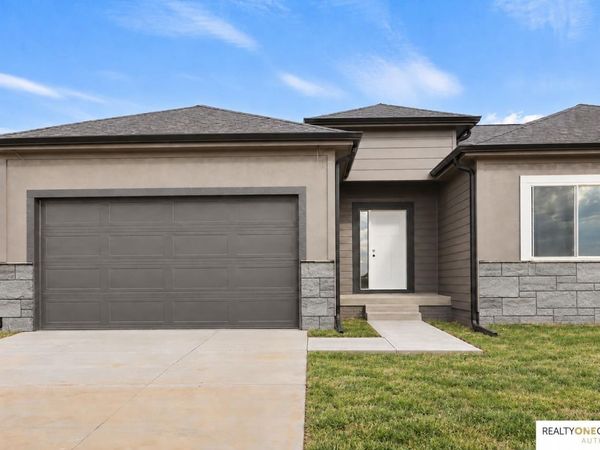 5123 N 213th Street, Elkhorn, NE 68022