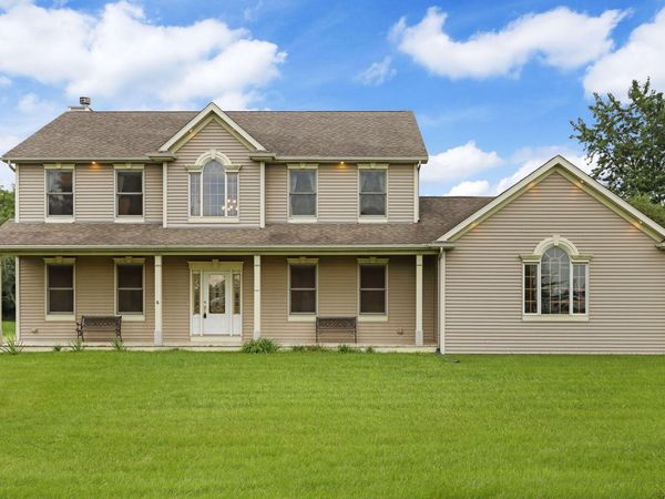 7004 286th Ave, Salem Lakes, WI 53168