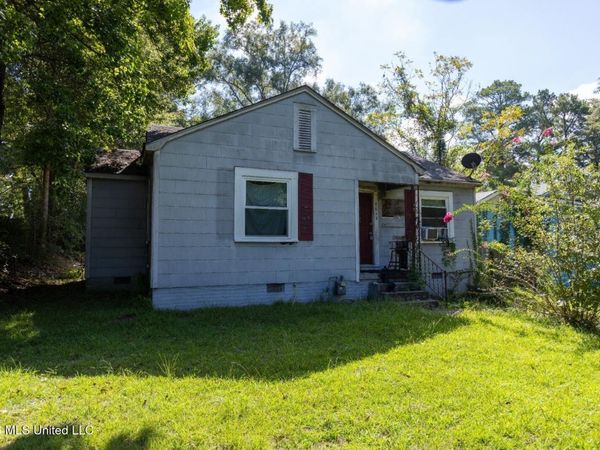 2213 N 3rd Avenue, Laurel, MS 39440
