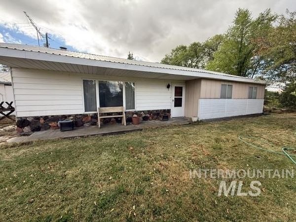 555 Cemetery Road, Cambridge, ID 83610
