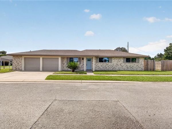 7517 SATURN Court, Violet, LA 70092