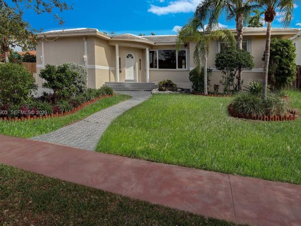 4555 N Jefferson Ave , Miami Beach, FL 33140