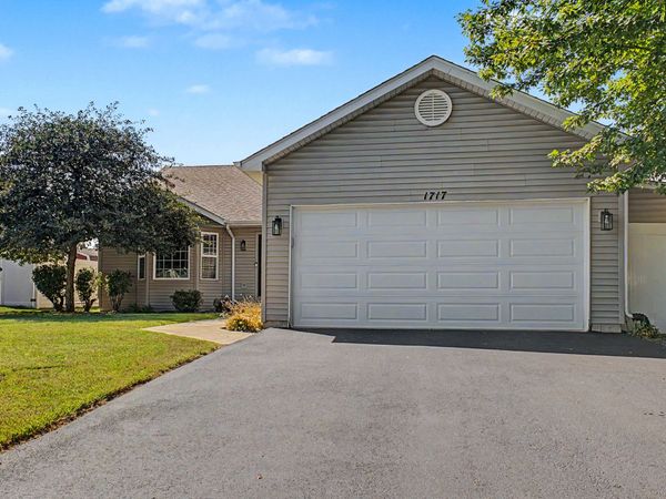 1717 Parkside Drive, Plainfield, IL 60586