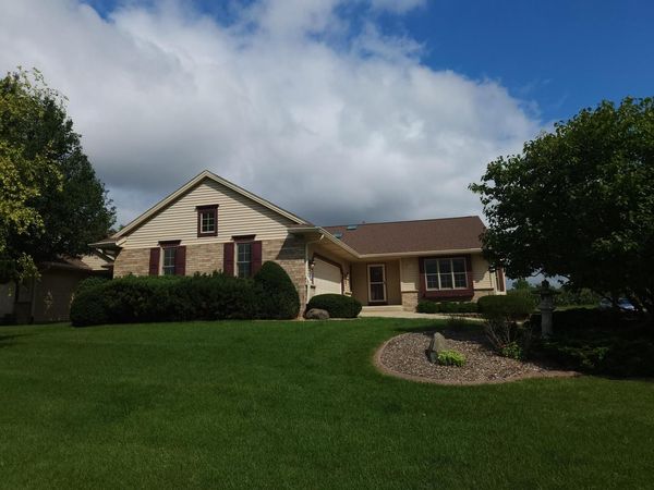 N66W15400 Raven Way DRIVE, Menomonee Falls, WI 53051