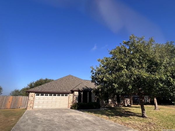 152 Castle Breeze, Seguin, TX 78155