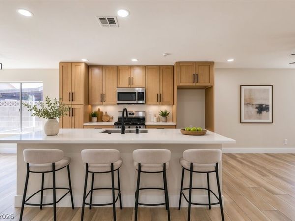1640 Divinity Street , Las Vegas, NV 89142