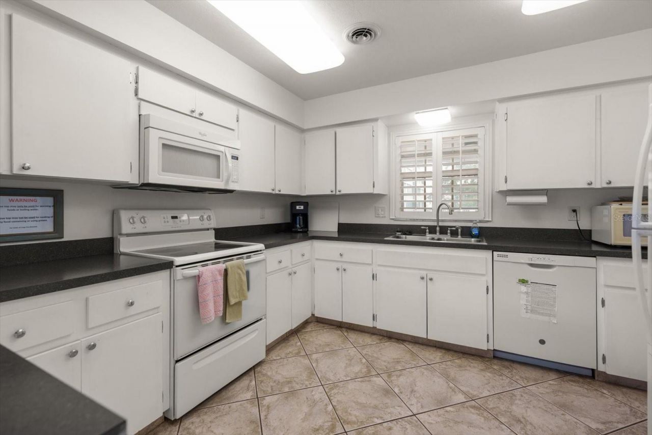 131 Bluff View Drive, Unit 106, Belleair Bluffs, FL 33770 Photo