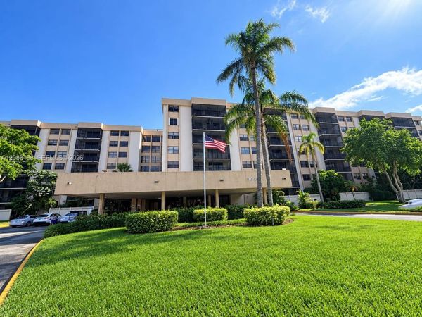 900 NE 195th St , Unit 703, Miami, FL 33179