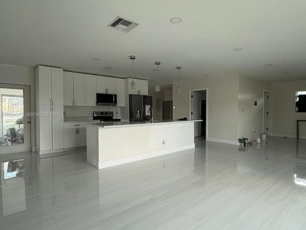 9606 NW 80th St , Tamarac, FL 33321