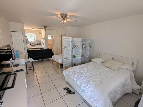 158 Ocean Dr, Unit 406, Miami Beach, FL 33139