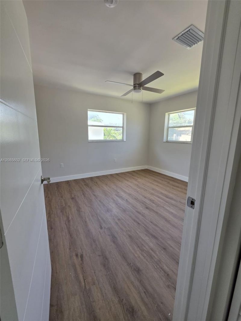 570 NE 63rd St, Unit 3, Miami, FL 33138 Photo