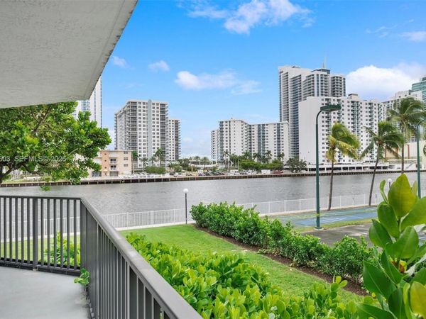 1000 Parkview Dr , Unit 220, Hallandale Beach, FL 33009