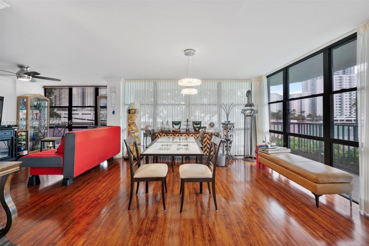1000 Parkview Dr, Unit 220, Hallandale Beach, FL 33009 Photo