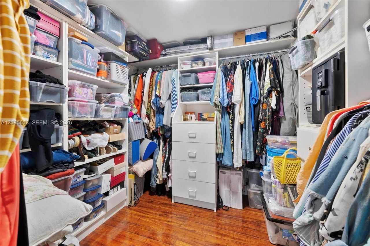 1000 Parkview Dr, Unit 220, Hallandale Beach, FL 33009 Photo