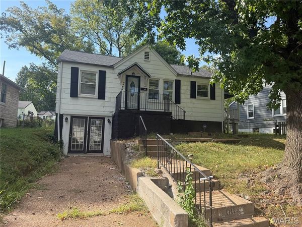 7004 Paisley Drive, St Louis, MO 63136