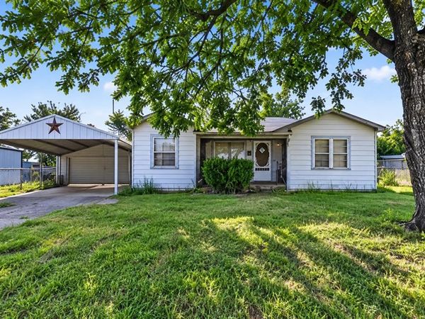 525 Chestnut Street , Baird, TX 79504