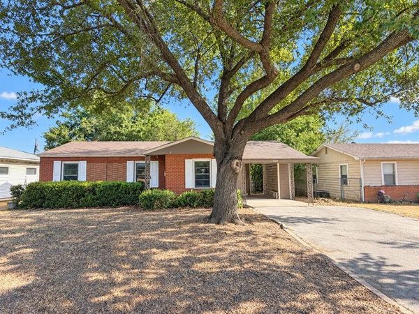 1109 E Ikard Street, Henrietta, TX 76365