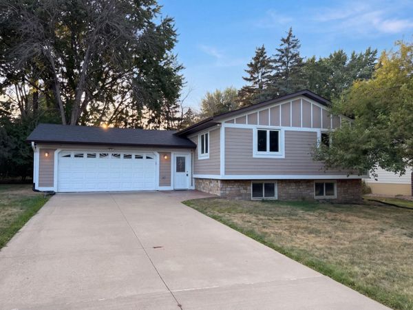 1896 Richal Drive , Woodbury, MN 55125