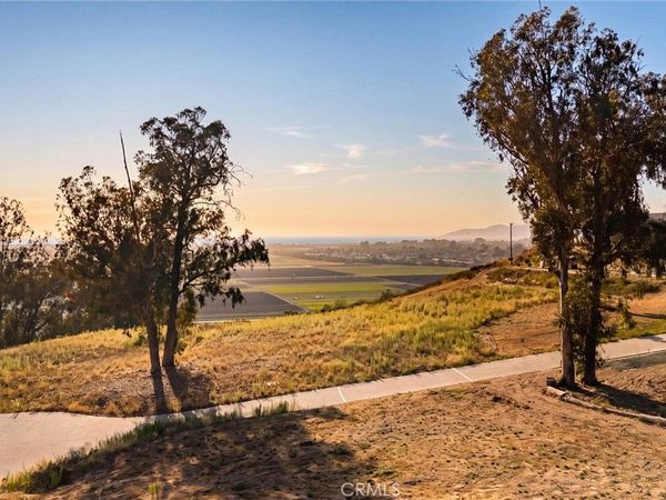2 Castle Bluff Road, Arroyo Grande, CA 93420