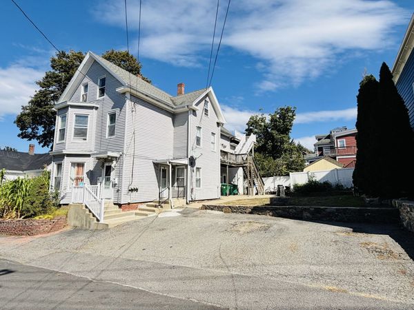 19 Pearl St, Clinton, MA 01510