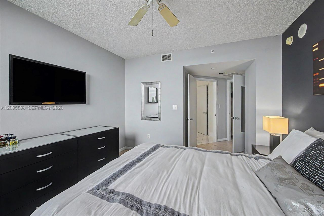 1330 West Ave, Unit 2412, Miami Beach, FL 33139 Photo