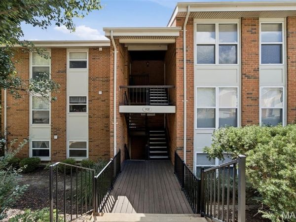 1920 Hunting Lake Court, Unit 302, Kirkwood, MO 63122