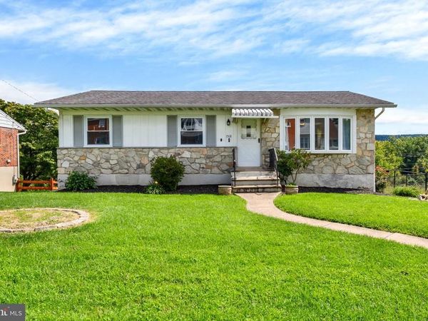 1518 COMMONWEALTH BOULEVARD, READING, PA 19607