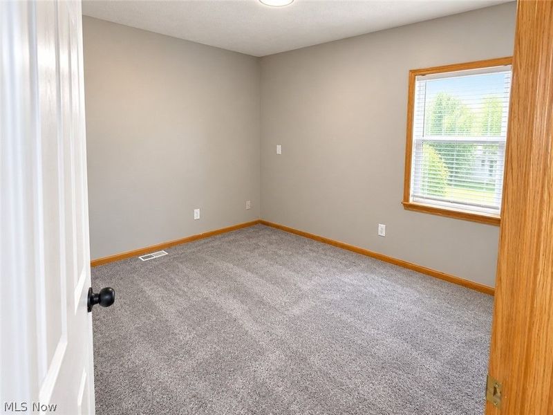 14913 Lincoln Avenue, Cleveland, OH 44128 Photo 12