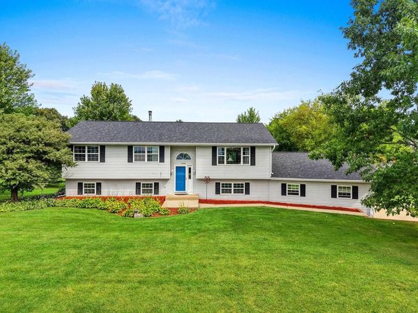 W9322 OAKWOOD DRIVE, Hortonville, WI 54944