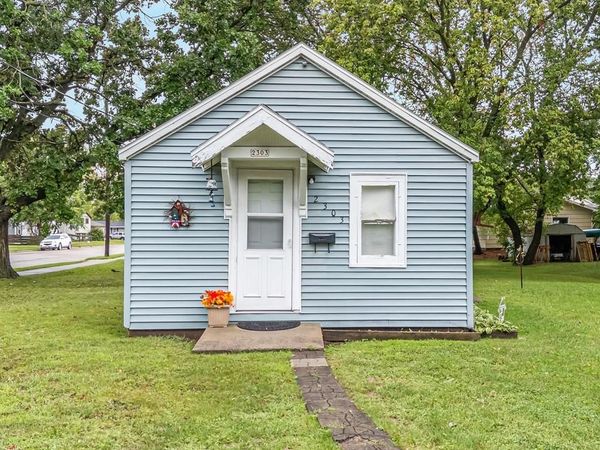 2303 N MAIN STREET, Oshkosh, WI 54901
