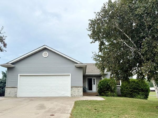 810 7th Avenue SW, Pine Island, MN 55963