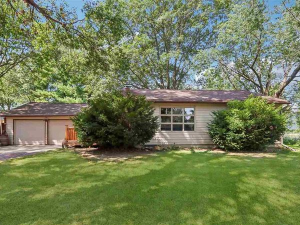 106 Wyman Drive, Williamsburg, IA 52361