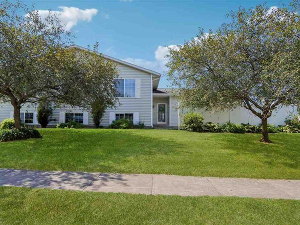 305 Westwood Road, Williamsburg, IA 52361
