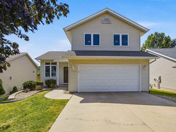 1748 Parkway Dr, Coralville, IA 52241