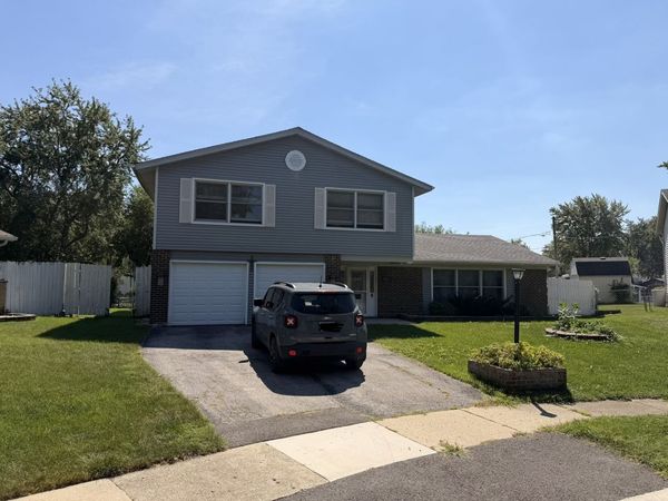 7791 Sherwood Circle S, Hanover Park, IL 60133